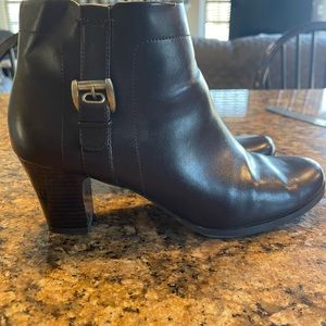 Brown heeled boots. Size 9.5